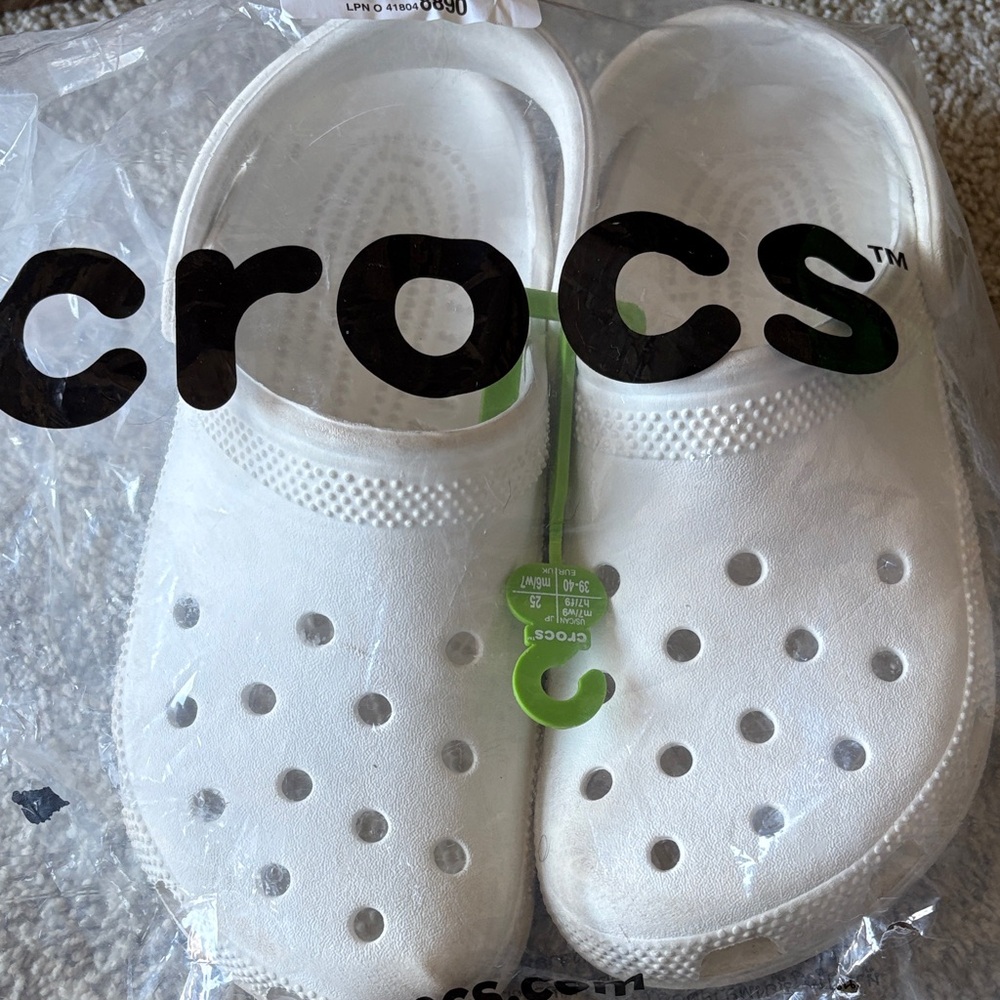 🌟 CROCS: Adult Size White Clogs in White- Size 7 Men’s/9 Women’s 9